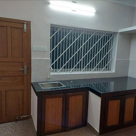 Home At Guruvayur 2 Ac Room,1 Single Bed,Kitchen Zewnętrze zdjęcie