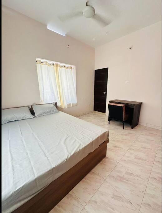 Home At Guruvayur 2 Ac Room,1 Single Bed,Kitchen Zewnętrze zdjęcie