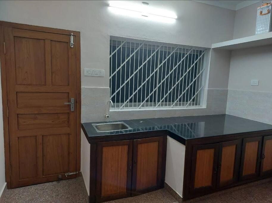 Home At Guruvayur 2 Ac Room,1 Single Bed,Kitchen Zewnętrze zdjęcie