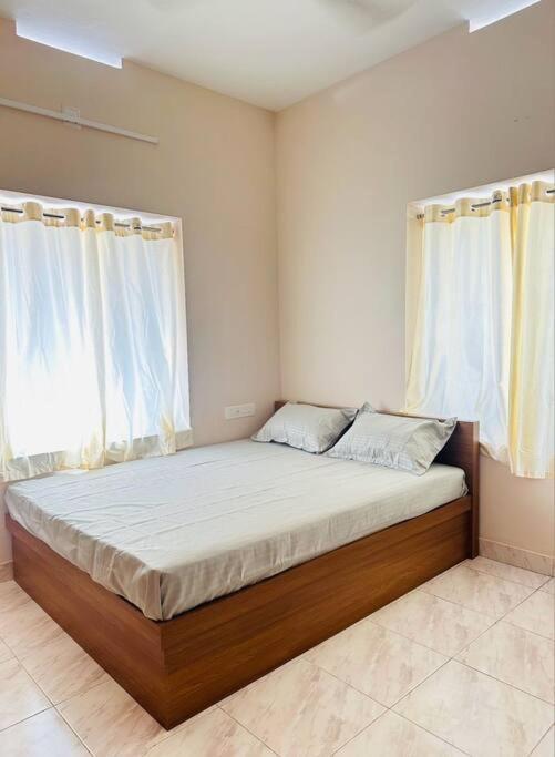 Home At Guruvayur 2 Ac Room,1 Single Bed,Kitchen Zewnętrze zdjęcie
